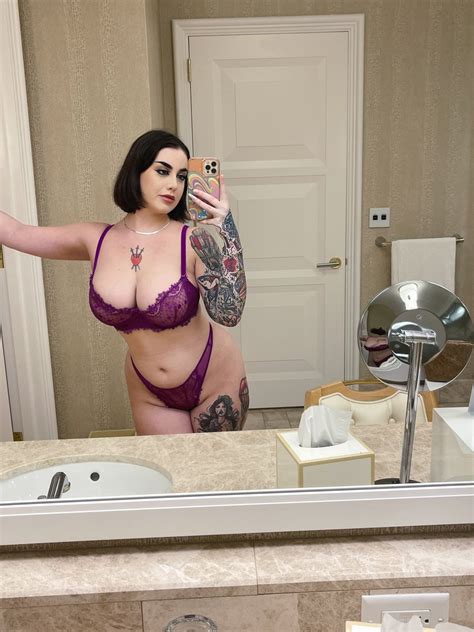 Anyone Know The Name Of This Brunette Big Tits With A Heart Tattoo Robyn Wilde