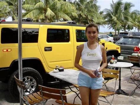 Y Phụng xả kho ảnh diện bikini thời mới qua Mỹ đúng chuẩn Nữ hoàng sexy thập niên 90