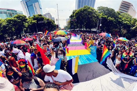 SPR Informa Marcha Del Orgullo LGBTTTI La CDMX Se Pinta De Color