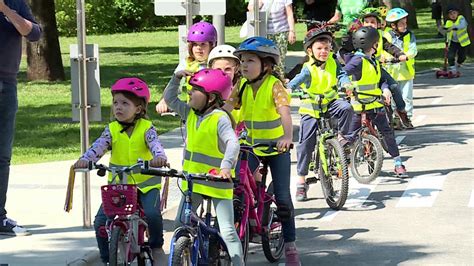 Meg Jult Kresz Park V Rja A Gyerekeket