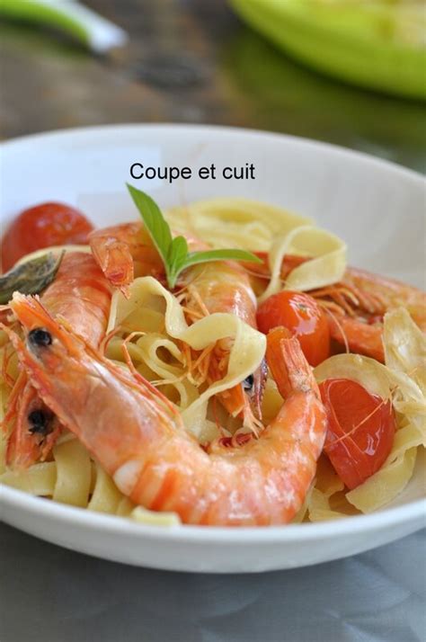 Tagliatelles fraîches aux crevettes tomates et basilic Coupe et cuit