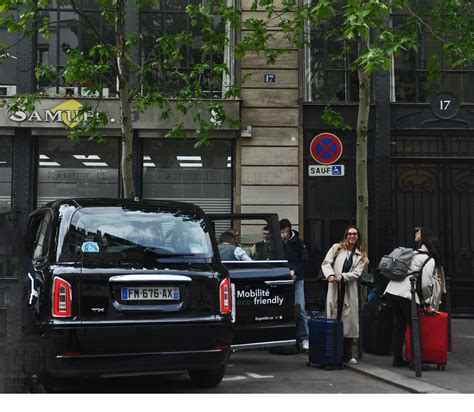 Karine Carpentier Flaner Dans Les Rue De Paris Lensculture