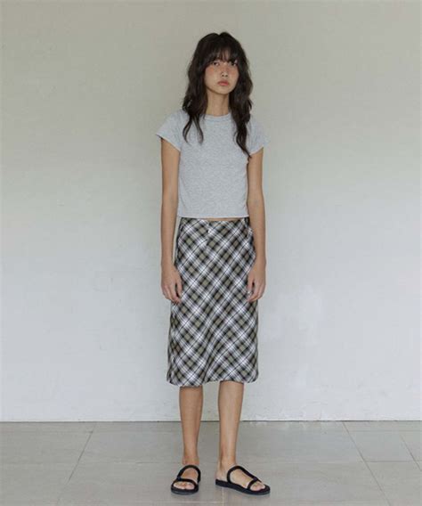 Musinsa Hokuspokus Bias Check Skirt Black