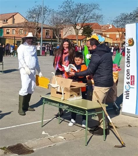 La comunidad educativa de Tordesillas celebra el Día de la Paz con