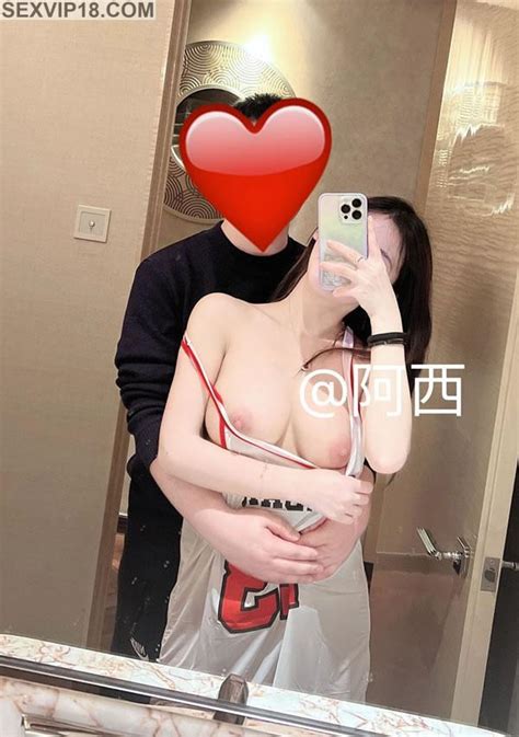 Ảnh sex hot girl Trung Quốc khoe vú to lồn hồng Gái Xinh Xinh