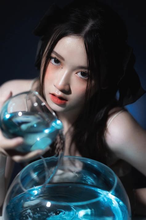 Kh Ng En Nh Hot Girl Tr Ng R N C N M B P C N B N Sinh K C Khen H T S C Khi Cosplay