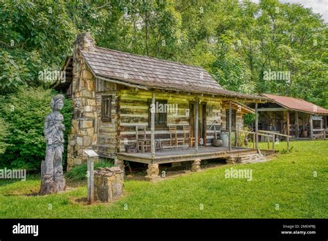 The Daniel Boone Cabin At The Whippoorwill Academy And Village In Ferguson North Carolina Stock