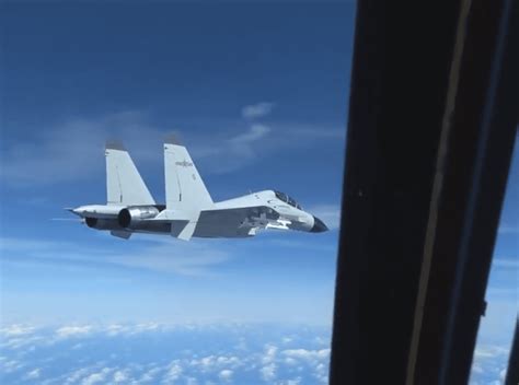 Video Chinese Jet Cuts Off US Spy Plane 20 Feet Away