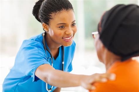 African Medical Nurse Comforting Senior Patient Merit Utbildning