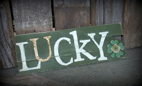 Mama's Crafts: Mini Pallet Lucky Sign