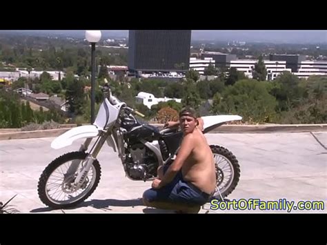 Madrastra de bigtitted cockriding después de mamada XVIDEOS