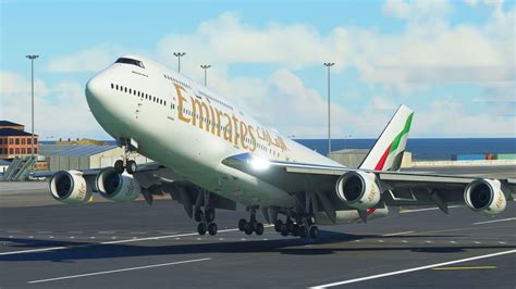 Dangerous Airport Boeing 747 Emirates Scary Landing At Gibraltar