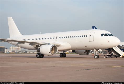 G OOPT Thomson Airways Airbus A320 214 Photo By Alan Lippitt ID