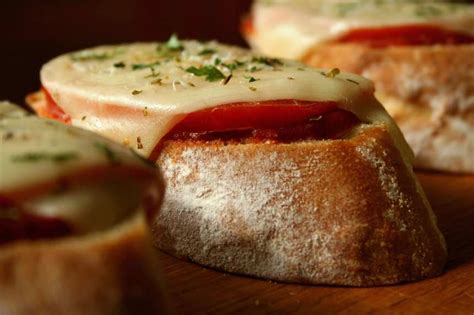 Cheesy Tomato Bread Recipe