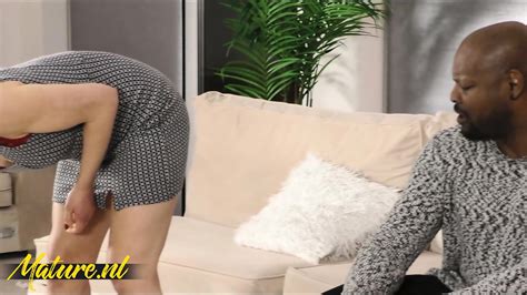 La Milf Flaca Lucy Love Es Follada Duro Por Una Gran Polla Negra Lilith Lee