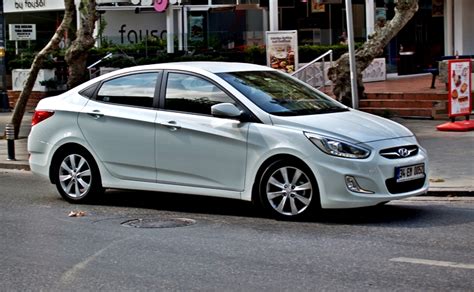 Hyundai Accent Blue Photo Gallery