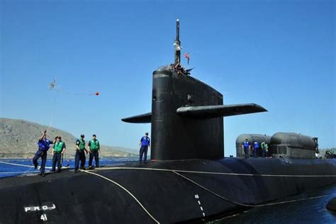 A crewmember of the Ohio-class guided-missile submarine, USS Florida (SSGN 728), heaves a line ...