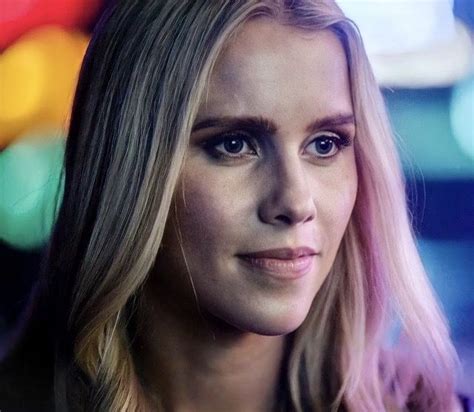 𝐑𝐞𝐛𝐞𝐤𝐚𝐡 𝐌𝐢𝐤𝐞𝐚𝐥𝐬𝐨𝐧 𝟒𝐱𝟎𝟓 𝐥𝐞𝐠𝐚𝐜𝐢𝐞𝐬 Claire holt Woman crush everyday