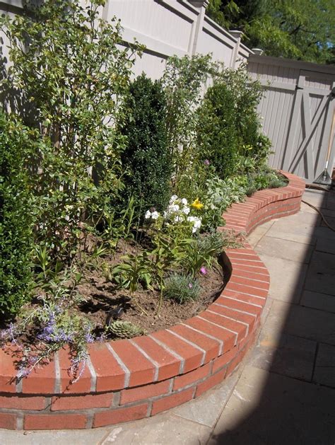 10 Brick Lawn Edging Ideas DECOOMO