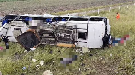 Cuatro muertos deja volcadura de autobús en la Puebla Tlaxcala