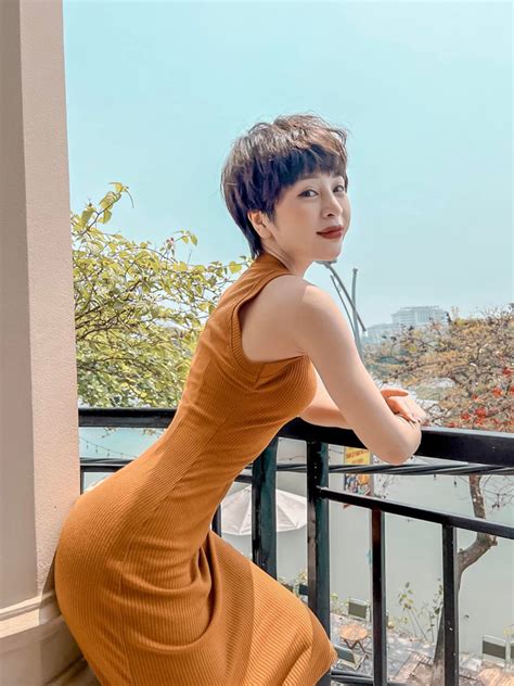 Hot girl múa côn xuất hiện với hình ảnh khác lạ khiến fan bất ngờ
