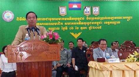 លោក គន់ គីម បន្តប្រគល់ប្រាក់មរណៈសង្គ្រោះ ...