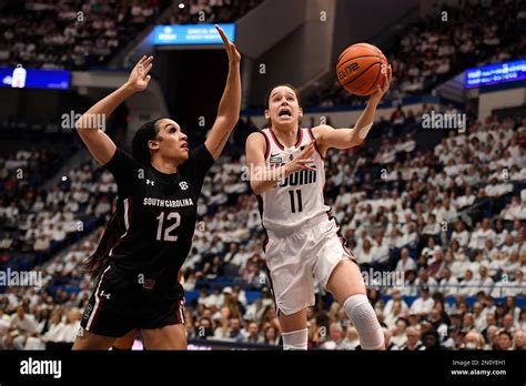 Uconn S Lou Lopez Senechal Shoots As South Carolina S Brea Beal