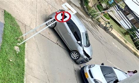 Choque De Vehículos En El Barrio La Castellana De Montería La Lengua Caribe