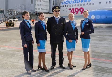 Chic céleste les uniformes du personnel des grandes compagnies