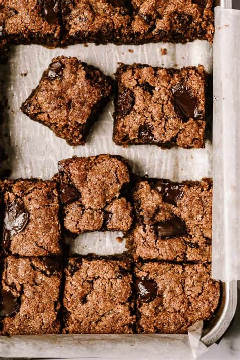 Almond Butter Chocolate Chunk Blondies Kalejunkie