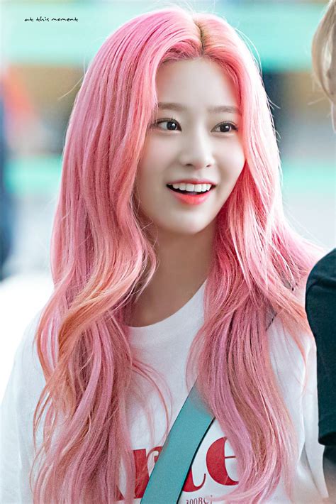 At This Moment On Twitter Pink Hair Curly Hair Styles Iz One Minju