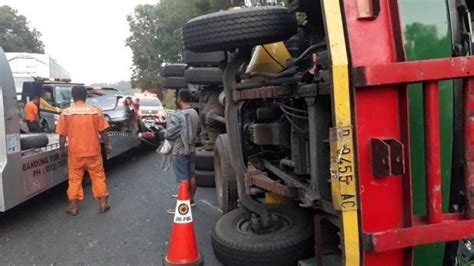 Toyota Agya Rush Xenia Hiace Carry Pikap Dan Bus Hancur