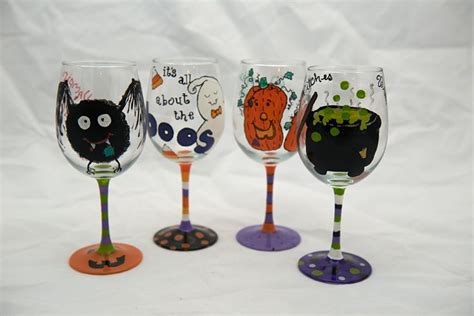 Set of 4 Hand Painted Halloween wine glasses. $40.00, via Etsy. | Halloween wine, Halloween wine ...