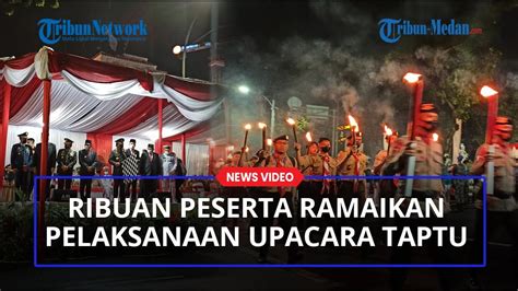 Ribuan Peserta Ramaikan Pawai Obor Pada Upacara Taptu Jelang Hari