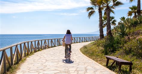 Fietsen langs de kust van Málaga Mooie fietsroute naar de visserswijken