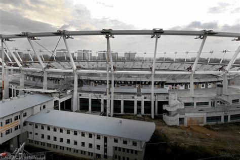 Podnios Dach Stadionu L Skiego Operacja Potrwa Dwa Tygodnie