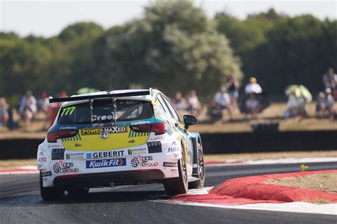 QUALIFYING DAY IN PICTURES SNETTERTON BTCC