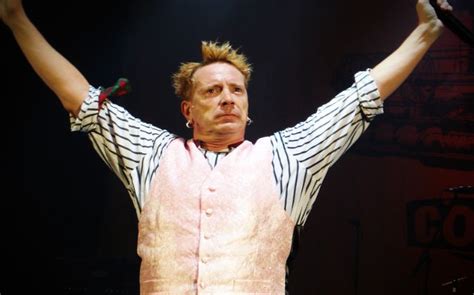 L ex leader des Sex Pistols en lice pour représenter l Irlande à l