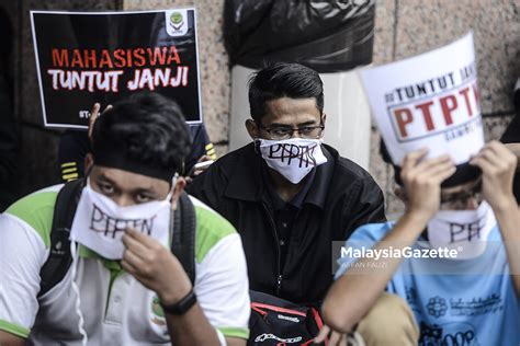 Mahasiswa Serbu Menara Ptptn Tuntut Janji Ptptn