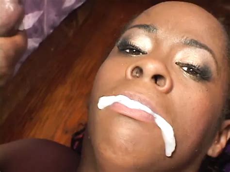 Curvilínea milf tem sua boceta peluda fodida e engole porra xHamster