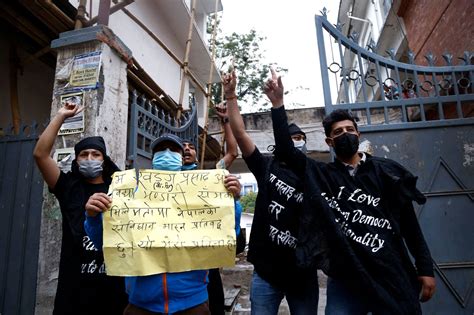 Nepal Students Union burn the effigies of the President and the prime minister in protest ...