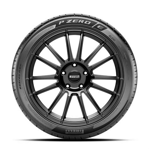 Pirelli presenta el P Zero E - CarManía
