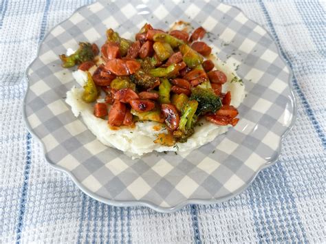 BBQ Hot dogs w/ Broccoli & Mashed Potatoes - Julia Pacheco