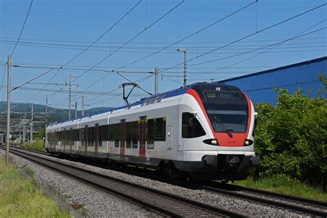 RABe 523 039 auf der S3 fährt Richtung Bahnhof Itingen Bahnbilder de