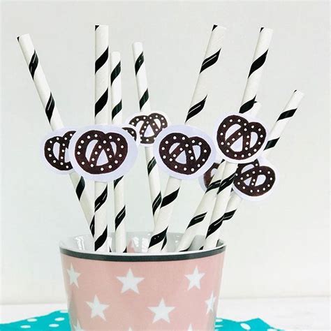 There Are Many Black And White Paper Straws In A Cup With Peace Signs