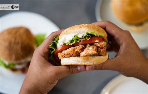 Receta casera de Crispy Chicken la hamburguesa de pollo más famosa de