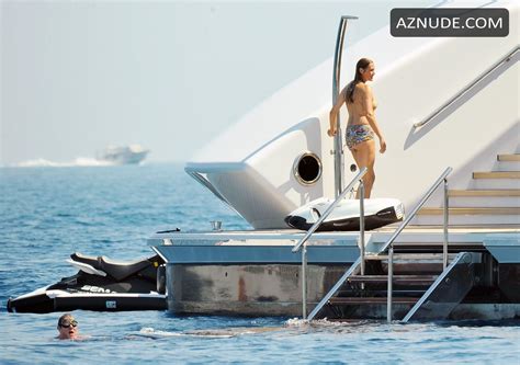 Yasmin Le Bon Sexy Shows Her Nude Tits During Vacation With Husband Simon In Portofino AZNude