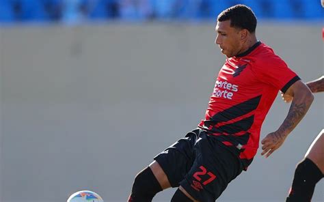 Cuca Fala Sobre Futuro De Atacante Do Flamengo No Athletico N O Tem