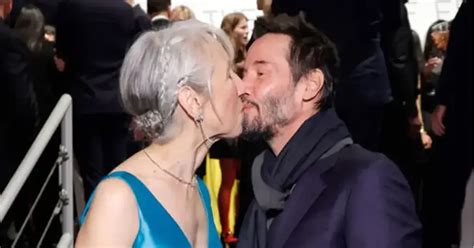 キアヌ・リーブス＆恋人のアレクサンドラ・グラント、カメラの前で熱いキスを披露！ 順調に“大人の恋愛”を満喫中 セレブニュース Spur