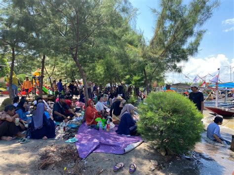 Piknik Di Pantai Kenjeran Mumpung Libur Lebaran Suara Surabaya